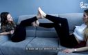 Czech Soles - foot fetish content: ¡Dos chicas pegan sus pies descalzos sexys juntas!