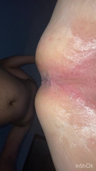 Sissy in nylon si fa sballare il culo quando sua moglie se ne va