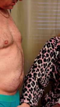 Penny nedělní ranní potěšení z žehlení