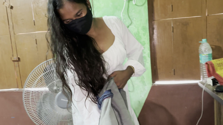 Analupdate: Bhabi desi kampung dalam bikini putih bersendirian di rumah memanggil...