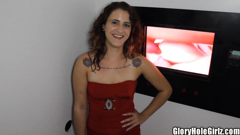 Glory Hole Girlz: Quente cadela chupa n fode cadela glory hole paus pequenos...