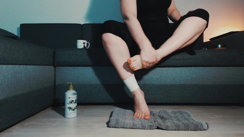 LegsOnHeels: Creaming my legs, feet and toes