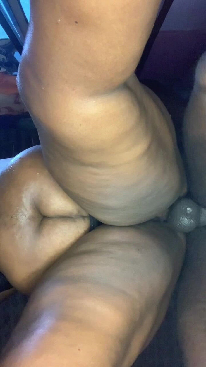 Enyival: 与邻居的热辣站立性爱