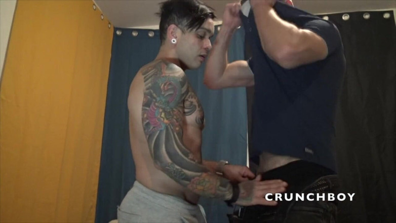 Gaybareback: Enzo kasırga tarafından prezervatifsiz sikiliyor