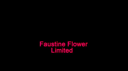 Faustine: La sexy travestita faustine in abito rosso aperte in collant...