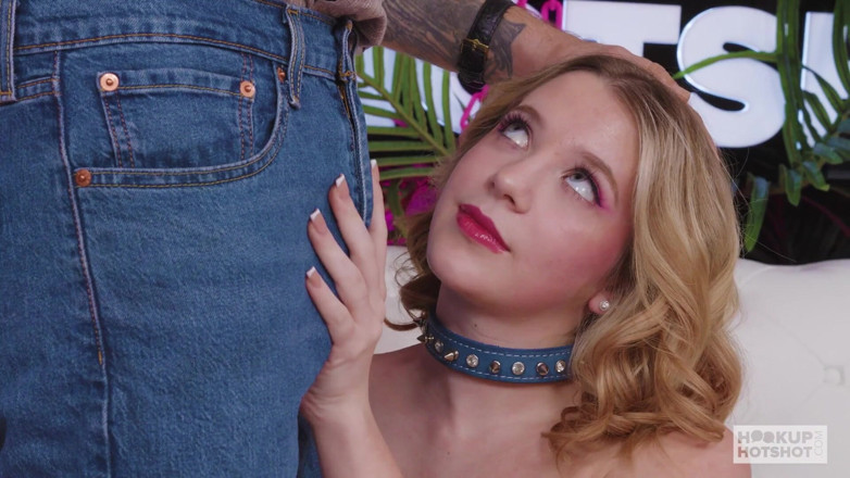 Hookup Hotshot: Blonde süße becky summers wird wie eine totale schlampe gefickt!