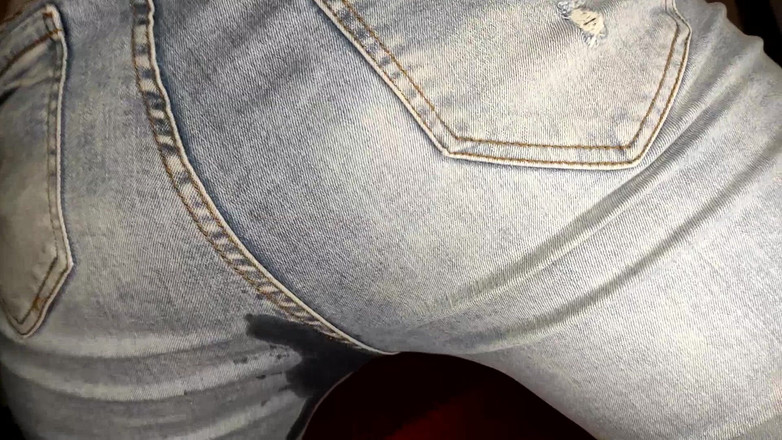 Princess18_: Ass Jeans Teasing, kencing di balik celana jins