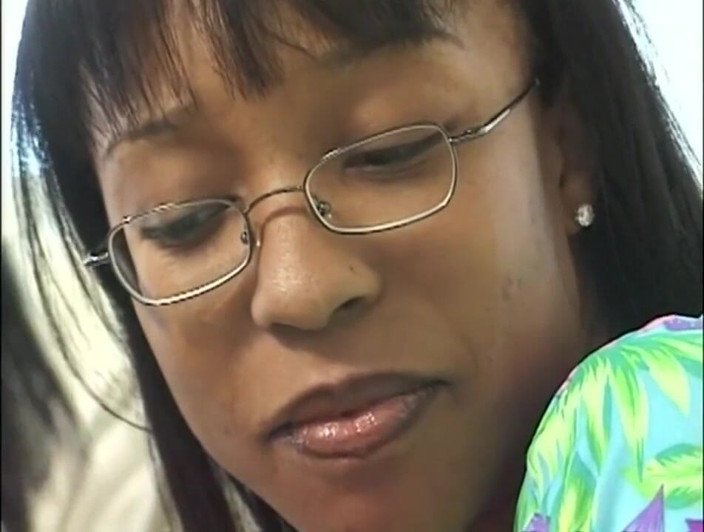 Lesbian Illusion: Lesbiene negre frumoase îndrăgostit