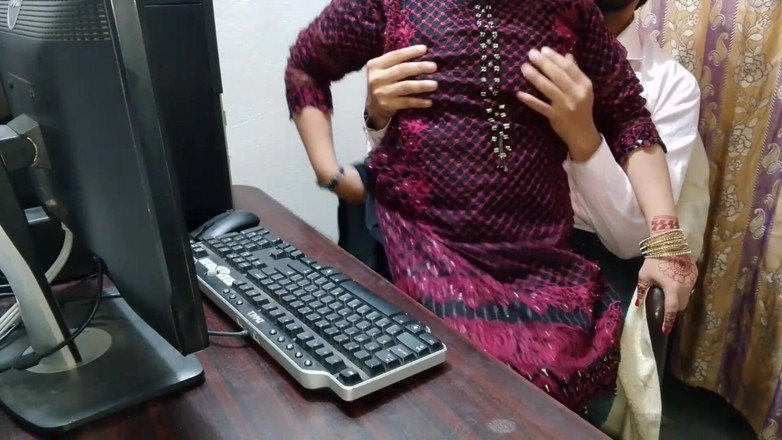 QueenbeautyQB: Indian Office Boss Hot Sex with Desi Beautiful Girl