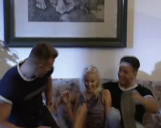 German Homemade: Malá blonďatá dívka s kozami z Německa bere dva tvrdé...