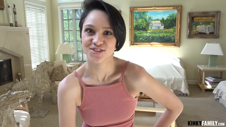 Kinky Family: น้องสาวต่างแม่อยากได้ควยฉันเป็นของขวัญวันเกิด