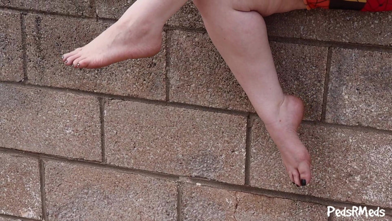 PedsRMeds: Little Miss Rya Flip Flop Popping Outside