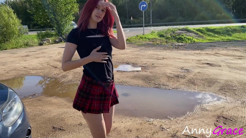 AnnyGrace: Menina tirou toda a roupa na estrada e mostrou seu...
