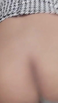 Quindi succhio il cazzo del mio amante molto sbavando e la lascio