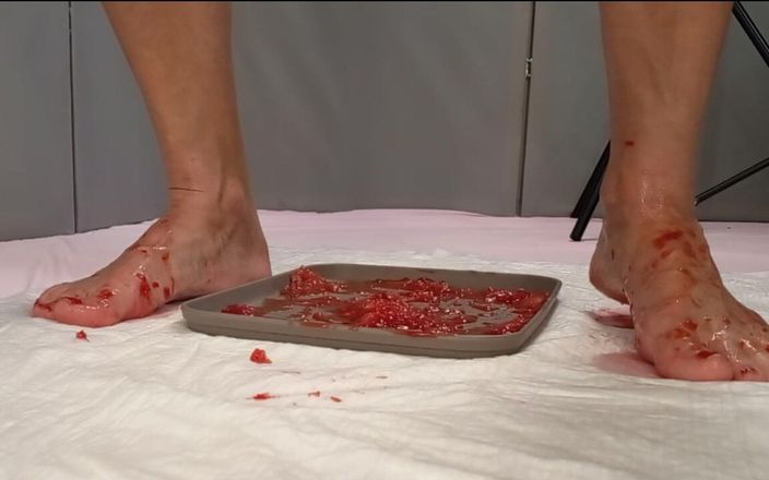 AnnaBUST: I Trample Strawberries with My Feet and Pee in Them