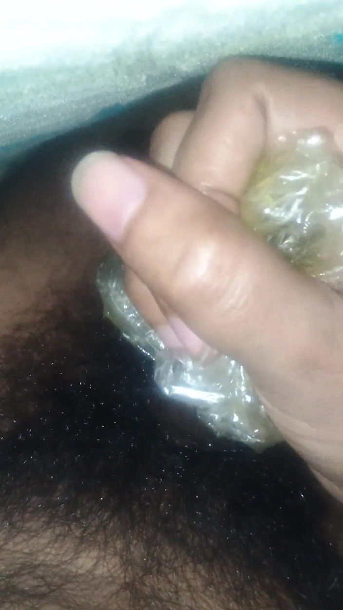 Hot_bobby: Grande cazzo nero indiano hardcore si masturba con olio