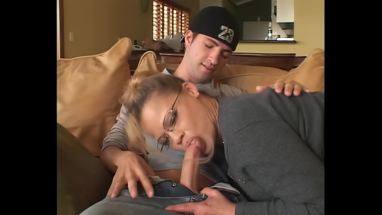 Mother I'd Like to Fuck: Zralá dáma si užívá mladého chlapce
