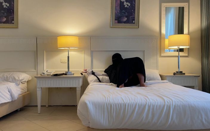 Lux Eva: Cowok ini ketemu sama gadis arab di kamar hotel