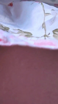 지하철에서 내 팬티를 뚫고 사정할 때 거의 걸렸어