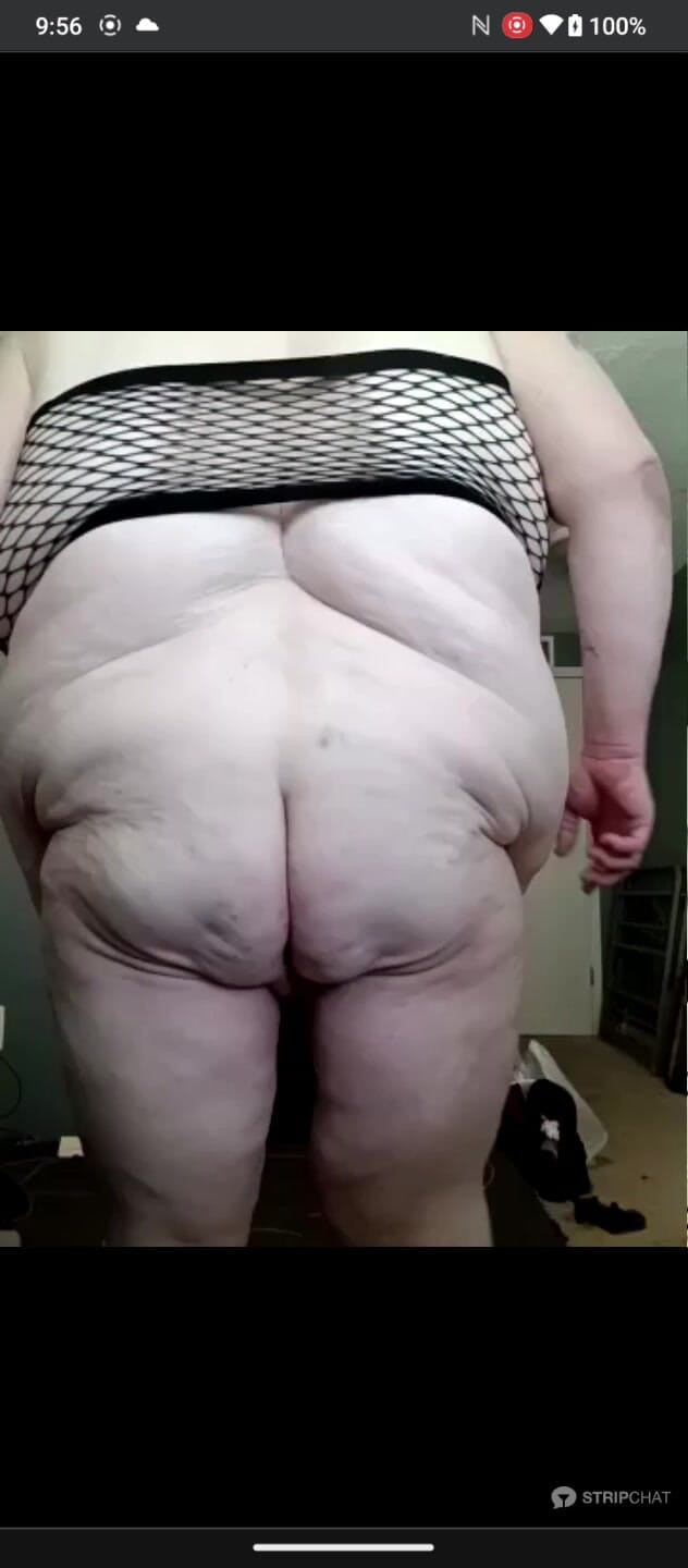Pain princess studio: Solo götünü ve fupa'sını gösteriyor