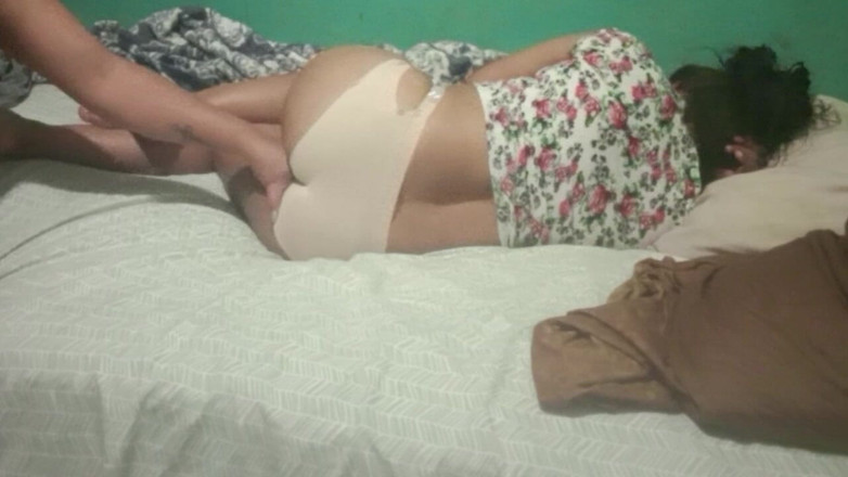 BigassMILF40: Masáž pouze pro sexy brunetku s velkým zadek tamilskou dívkou