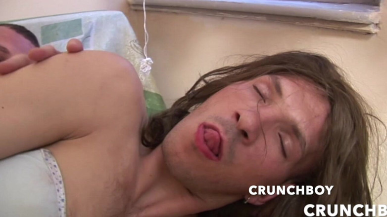 Bareback porn with straight boy: E' la prima volta per questo bellissimo ragazzo ad essere...