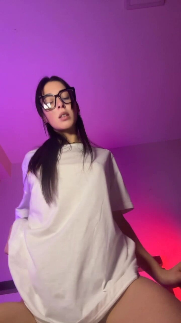 Fans of Sofia Sweetsecrett: T-shirt Large, Musique Et Provocation