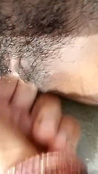 Hintli 25 yaşındaki azgın köylü kızı geeta yenge mastürbasyon videosu, geeta9905 fermuarsız