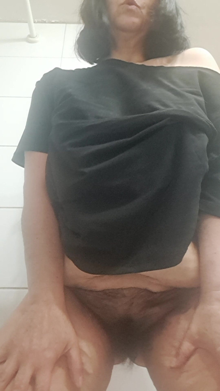 Mommy big hairy pussy: Жена соблазняет своего молодого возлюбленного на камеру