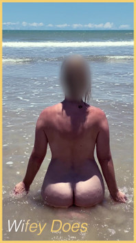 Wifey Goes Nude at Public Beach