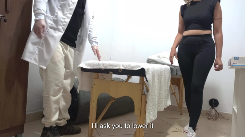 Gabi SweetCouplesStories: Pasien di-fingering sama proktologis saat pemeriksaan anal.