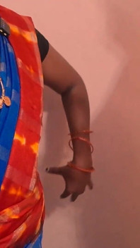 Indian Maid Spreads Her Legs to Get Tips for Reel Shoots