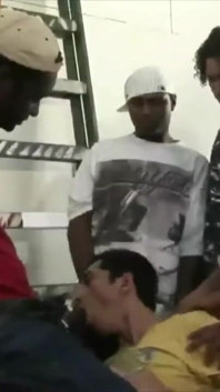 Incrível gang bang com xxl paus pretos