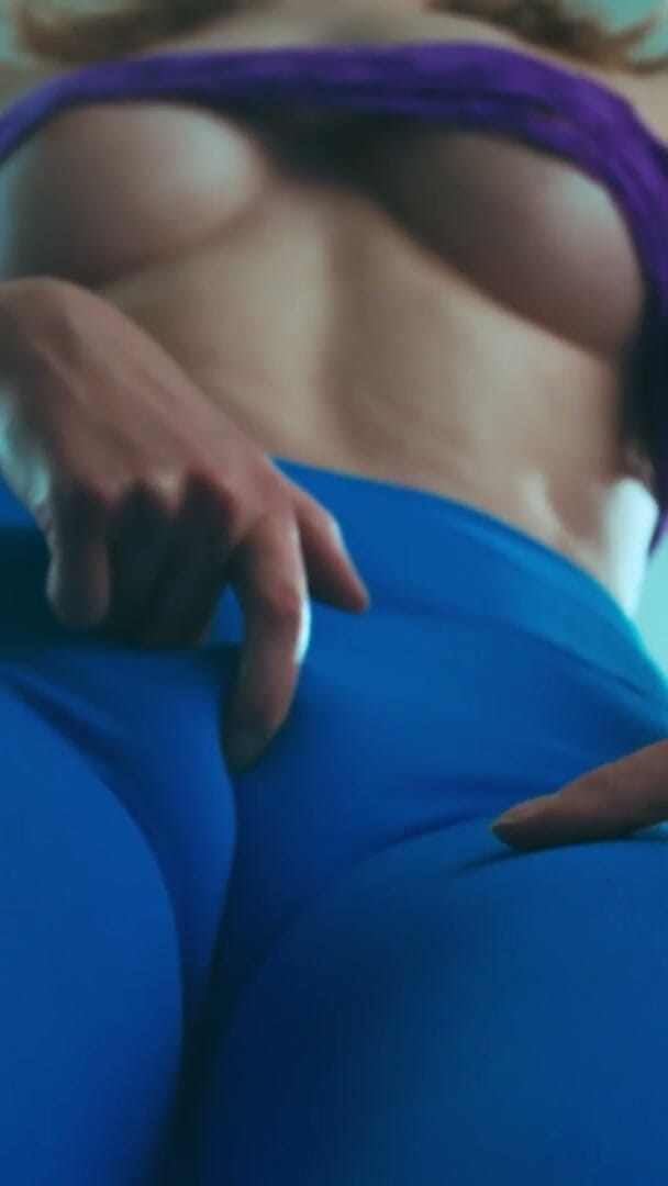 Imilia Audley: Giant Camel Toe Fucker
