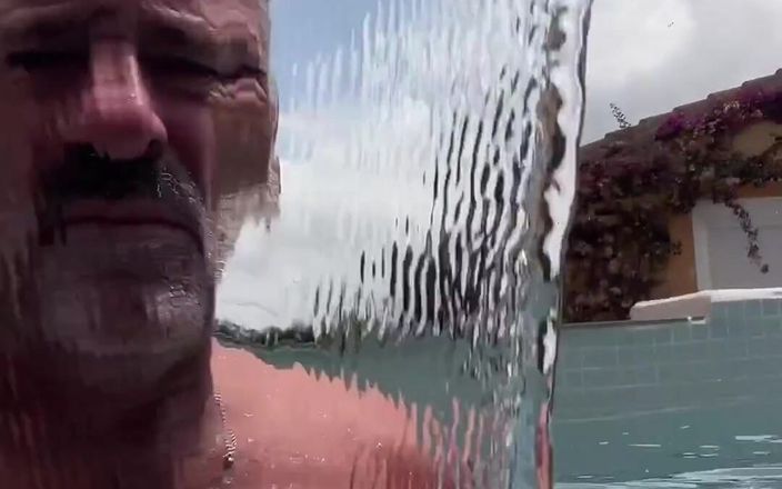 Daddybearvlc: パパベアーズジャグジーの日!!はい、それが私が一人でいるときの私のすることです!!