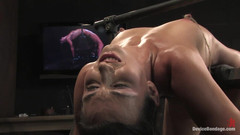 Device Bondage by Kink: Wenona Fostă gimnastă americană