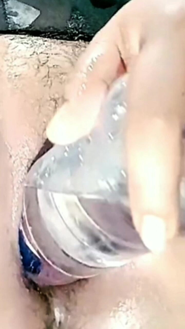 Novita_gemoy: Hraní kundičky s lahví