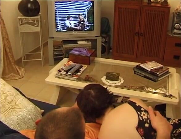 European Classics: Une petite amie surprend son copain en train de regarder...