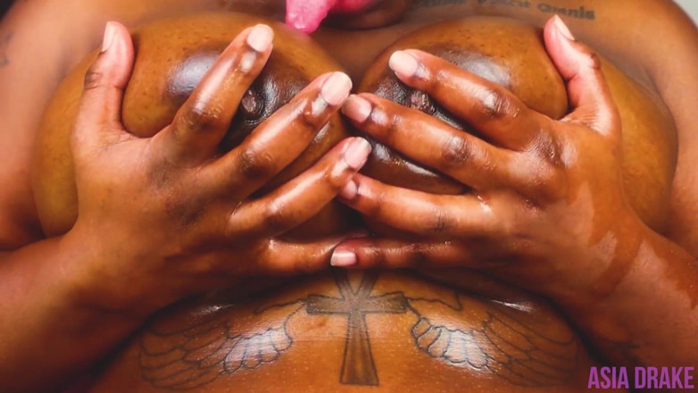 Dark Wet Dreemz: Énorme jeu de seins noirs
