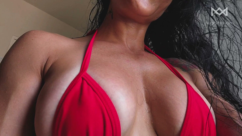 Angelmuscles: Tentazione dei muscoli abbronzati dal sole