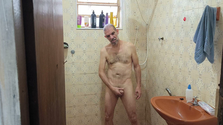 Carmona's father: Come Take a Shower with Me