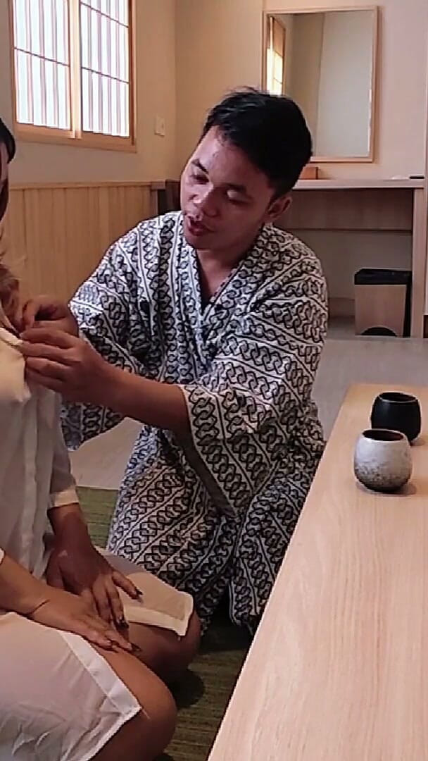 momi_itha_: Mi servicio de placer de terapeuta japonés favorito