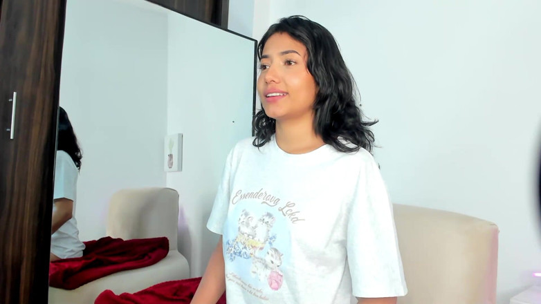 Yvettewill: Seks melancap kecil molek dalam pepek dildo langsung