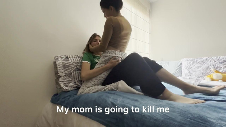 scarlettandc: Două studente se fut tare în cameră