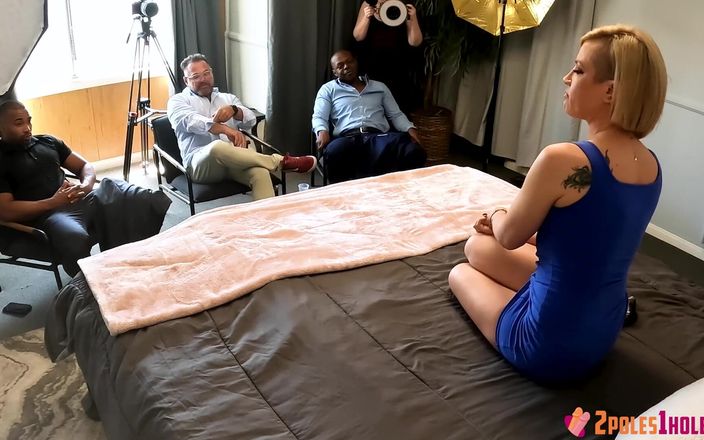 CreamPiled: Tante seksi kyla lagi siap-siap untuk dientot sama 2 kontol raksasa...