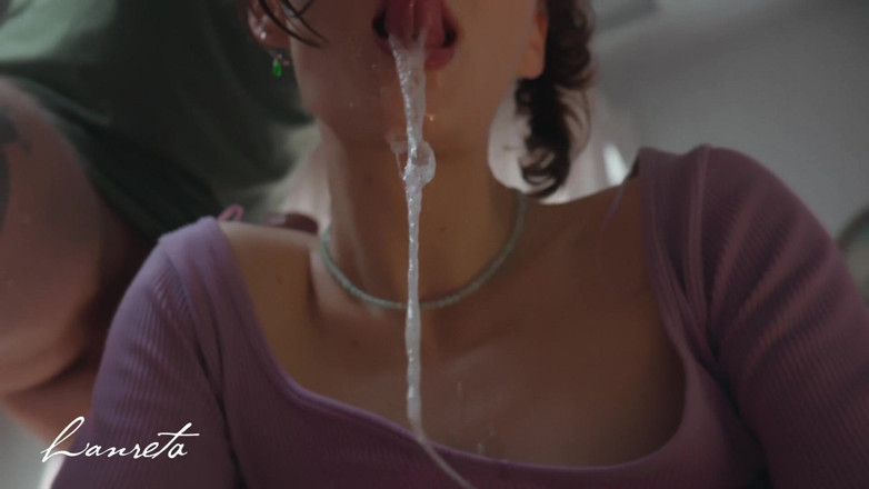 Lanreta: Pipe de petite amie, vidéo maison. Facefucking baveux et éjaculation dans...
