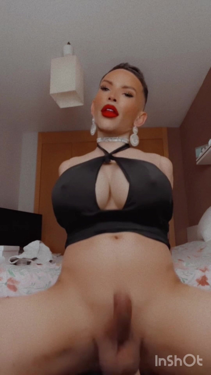 Sissy Slut Brianna: Senin için açlıktan ölürken ne yapacağımı görmek ister misin?