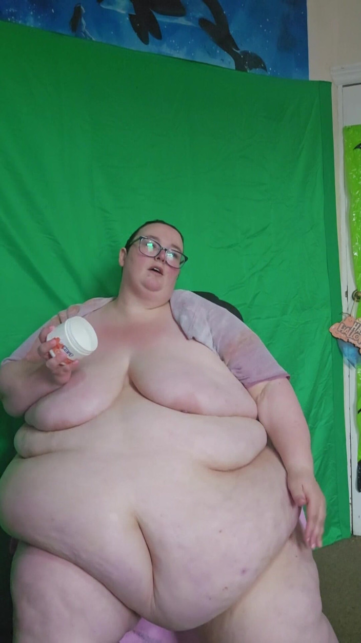 SSBBWLadyBrads: SSBBW シャワー後の官能的なマッサージ