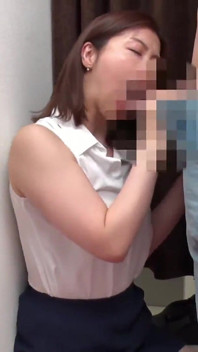 She Couldn't Look Away. One Glance at His Bulge in the Fitting Room Changed Everything - Chapter 2