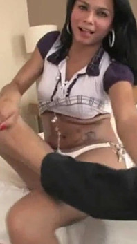 Luana masturbuje